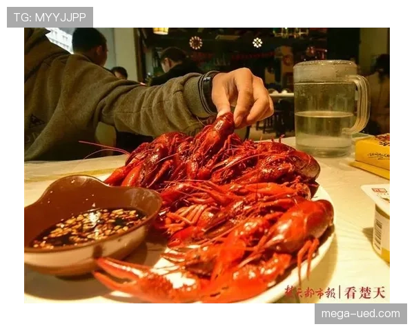 唐佳豪同桌那盘龙虾,比我三年外卖账单还贵 唐佳豪同桌那盘龙虾,比我三年外卖账单还贵