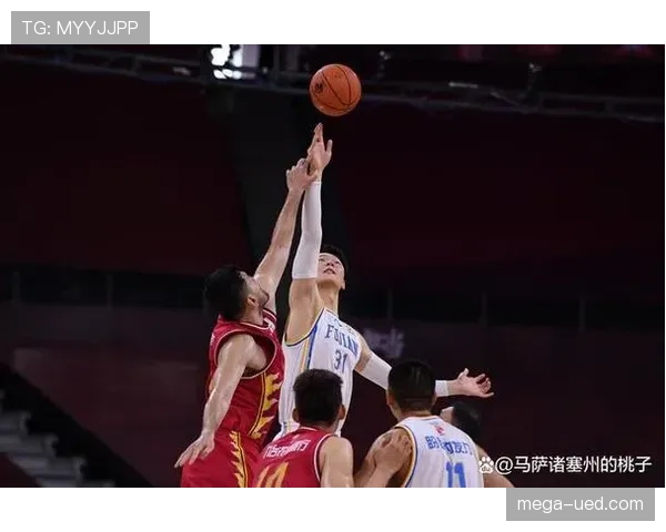篮球比赛中球出界判定规则详解最后触球者如何界定球权 篮球比赛中球出界判定规则详解最后触球者如何界定球权